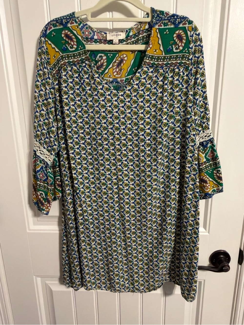 Umgee V-Neck Bell Sleeve Green Print Dress. Size L